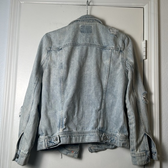 Light Wash Distressed Denim Old Navy Casual Cotton Denim Jean Jacket Size Medium - Picture 6 of 7